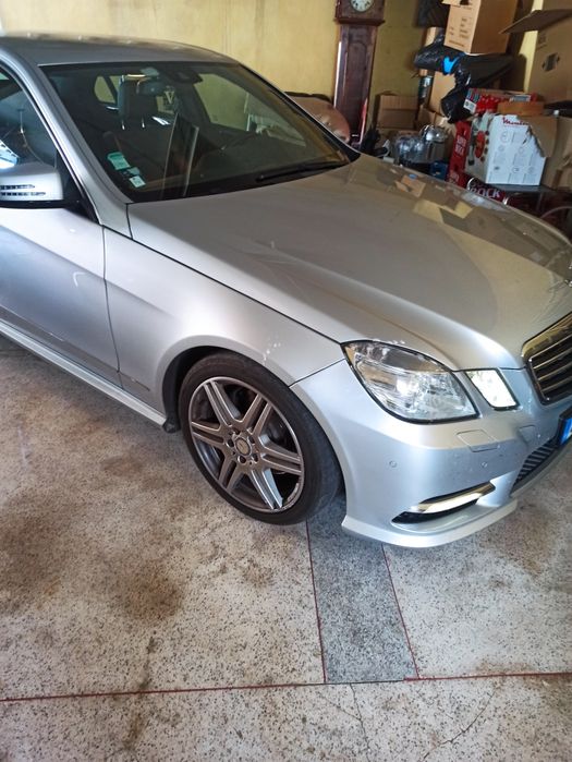 Mercedes E250 impecável km feitos 90% em auto estrada