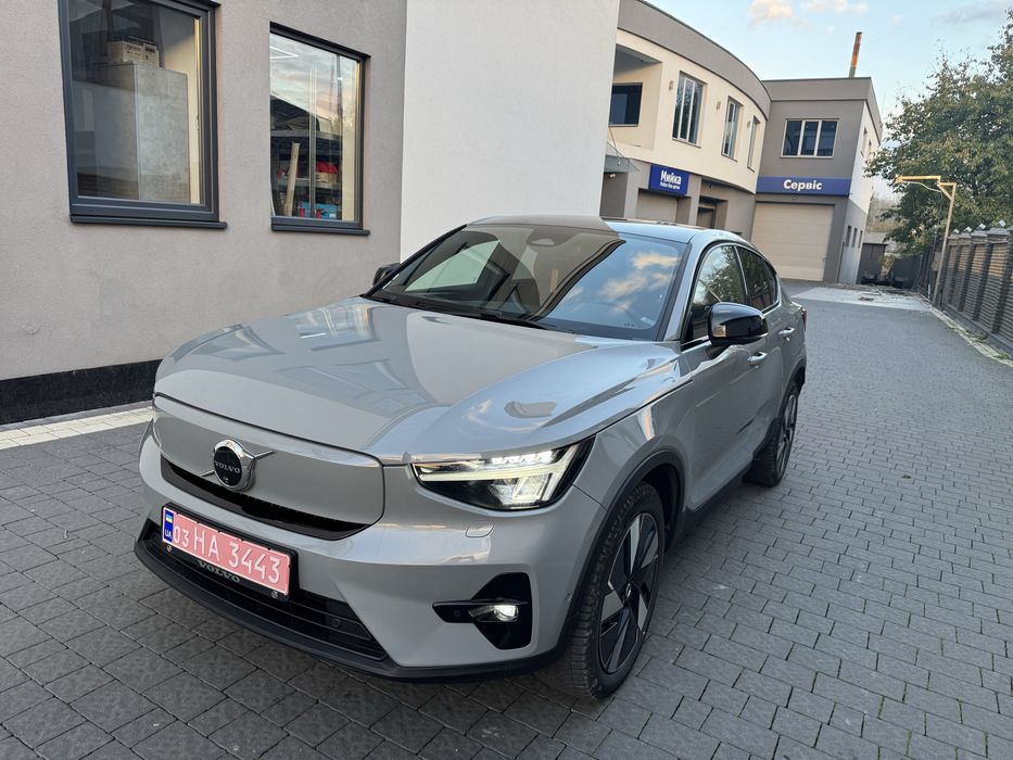 Volvo C40 вольво електро