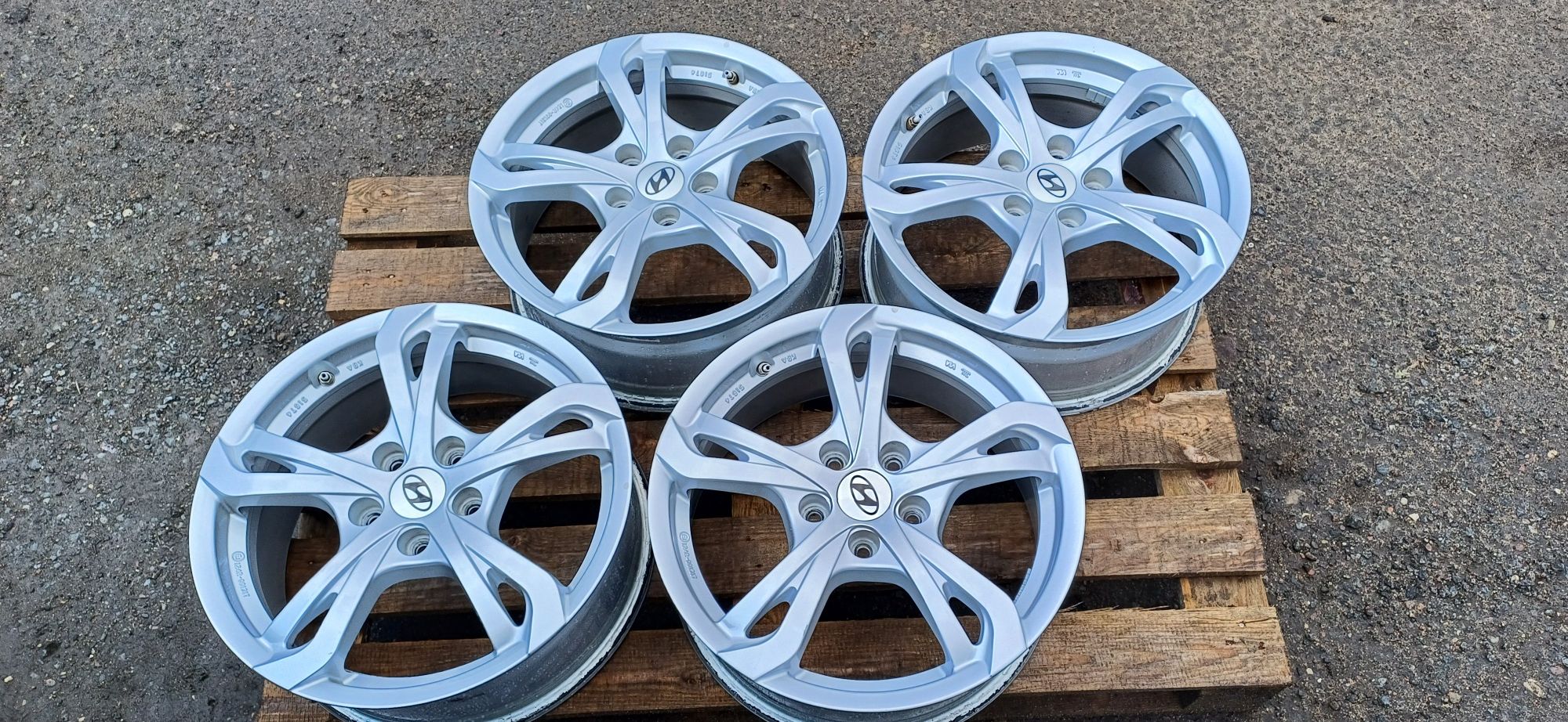 Alufelgi HYUNDAI 7x17 cali , rozstaw śrub 5x114,3 ET47.