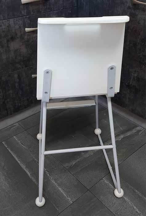Ikea. Wysokie krzesełko dla dziecka z podnóżkiem