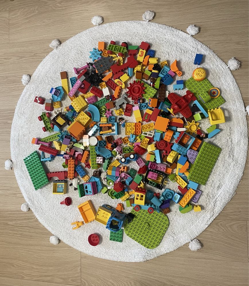 12 zestawów Lego Duplo plus luźne klocki