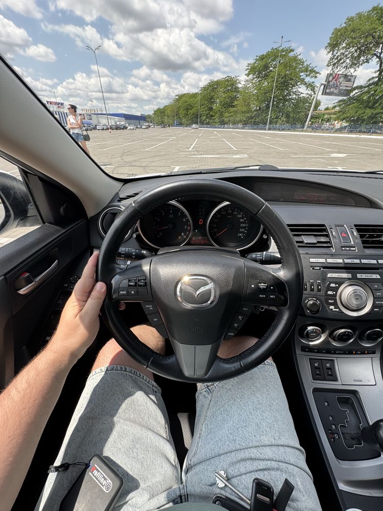Mazda 3 1.6 автомат Официал/Идеал