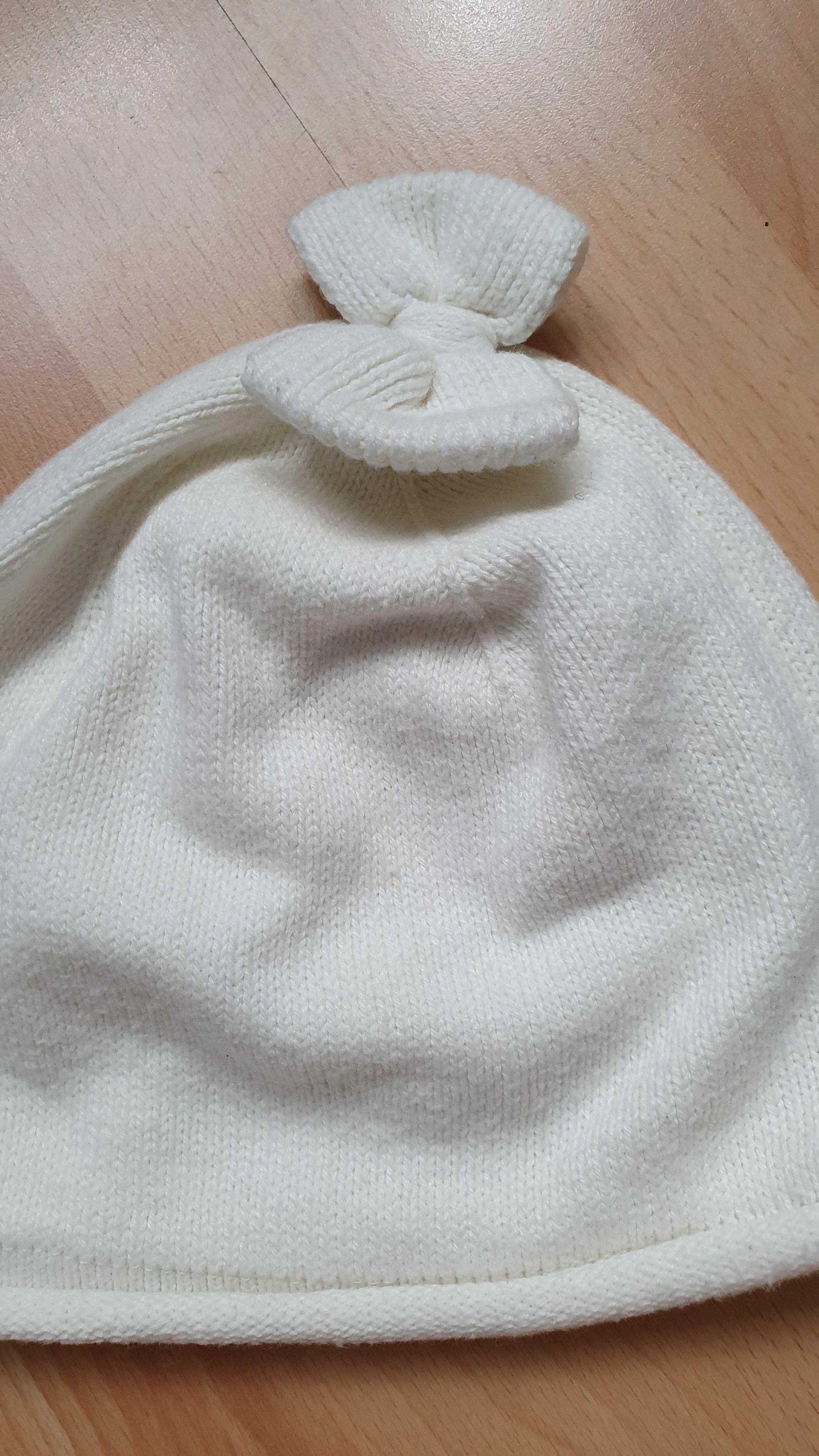 Śliczna kremowa wiosenna czapeczka rozmiar 86cm