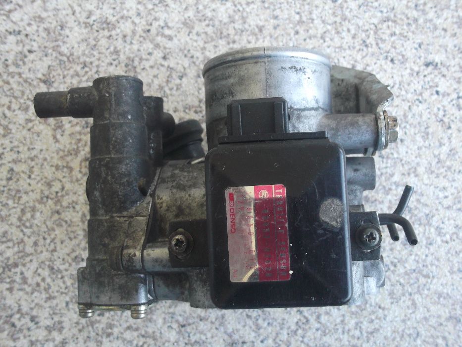 Corpo da borboleta Toyota Carina II