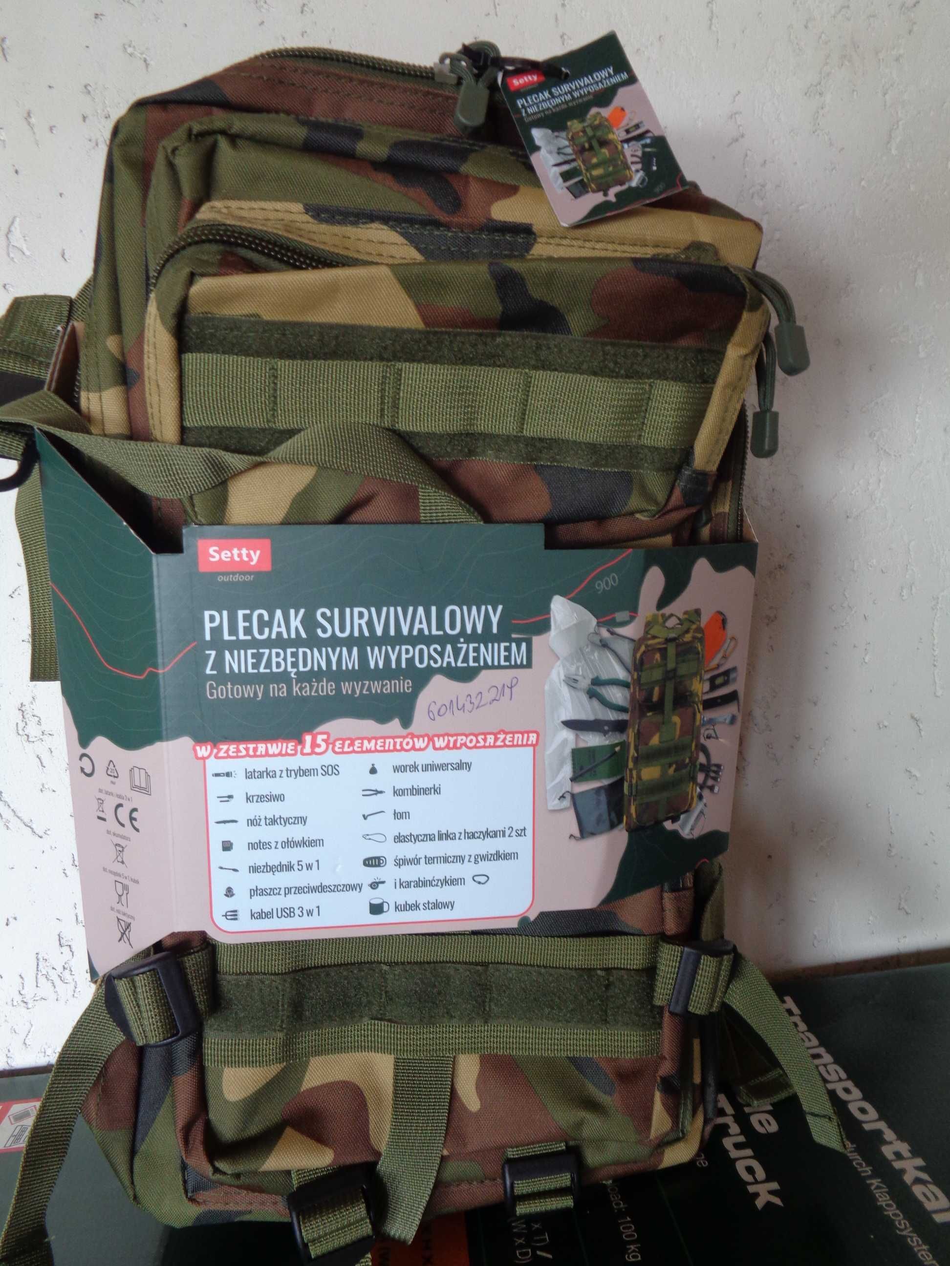 Plecak survivalowy z pełnym ekwipunkiem.