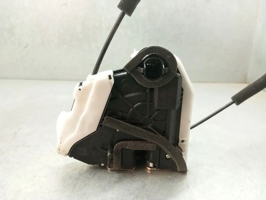 Fechadura / fecho porta trás direito NISSAN Qashqai III (J12)