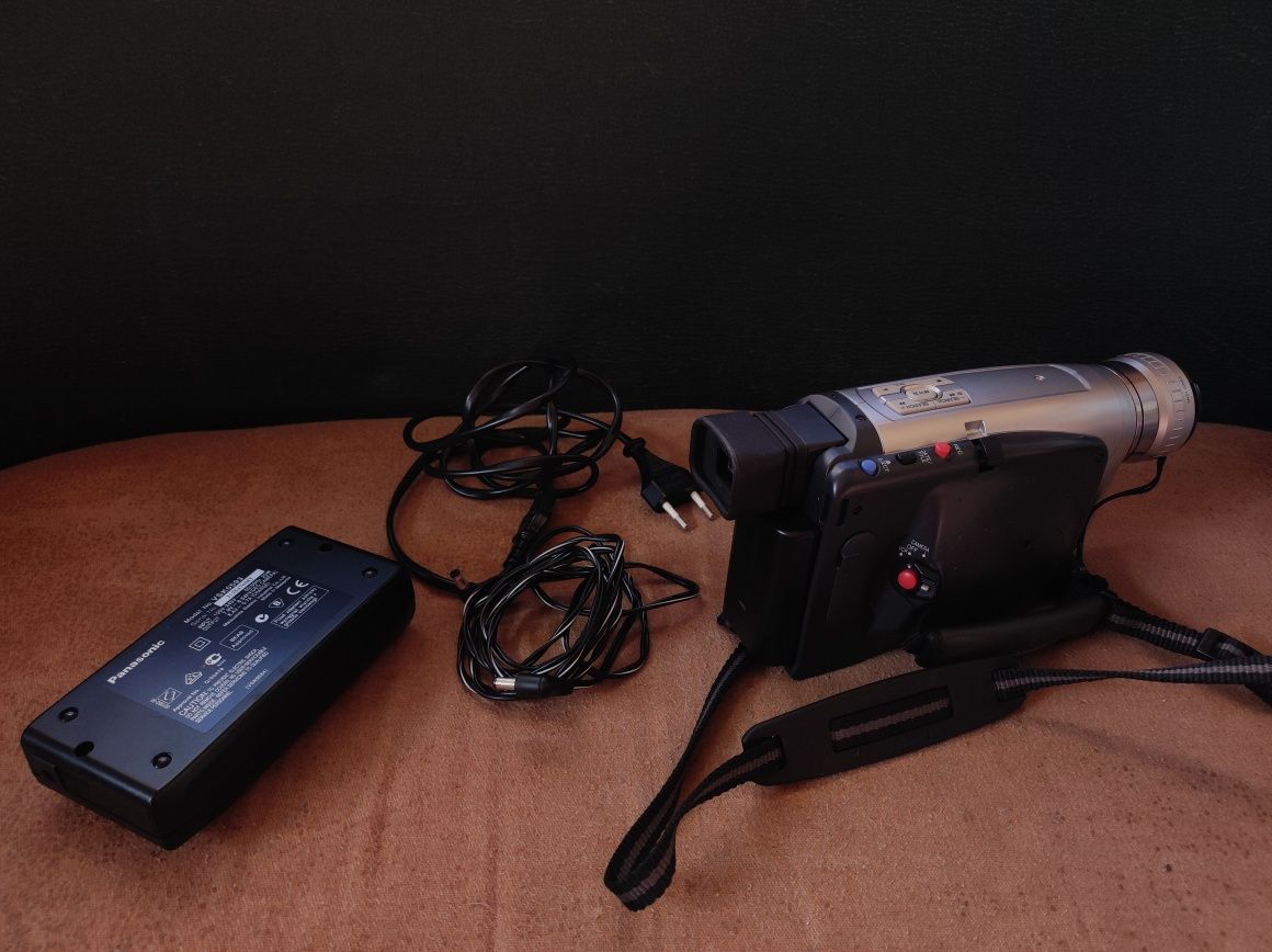 Відеокамера Panasonic NV-RZ9 / стан нової