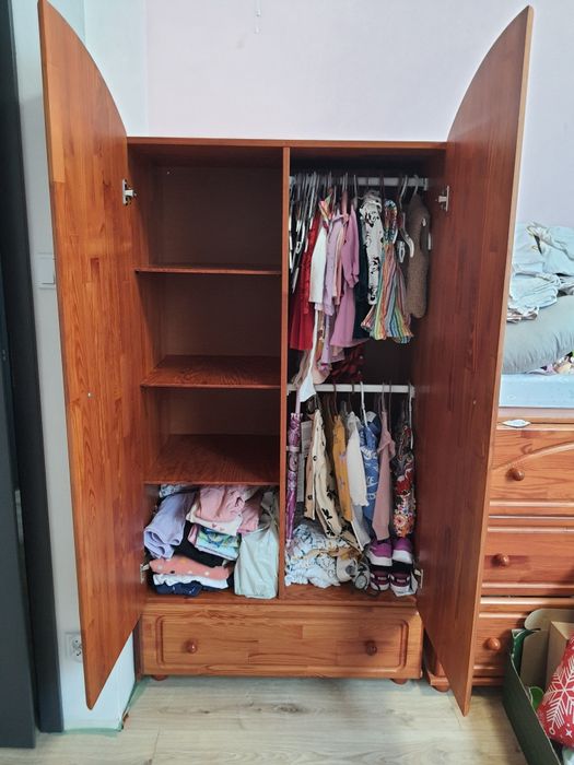 Solidne drewniane meble dziecięce / niemowlęce