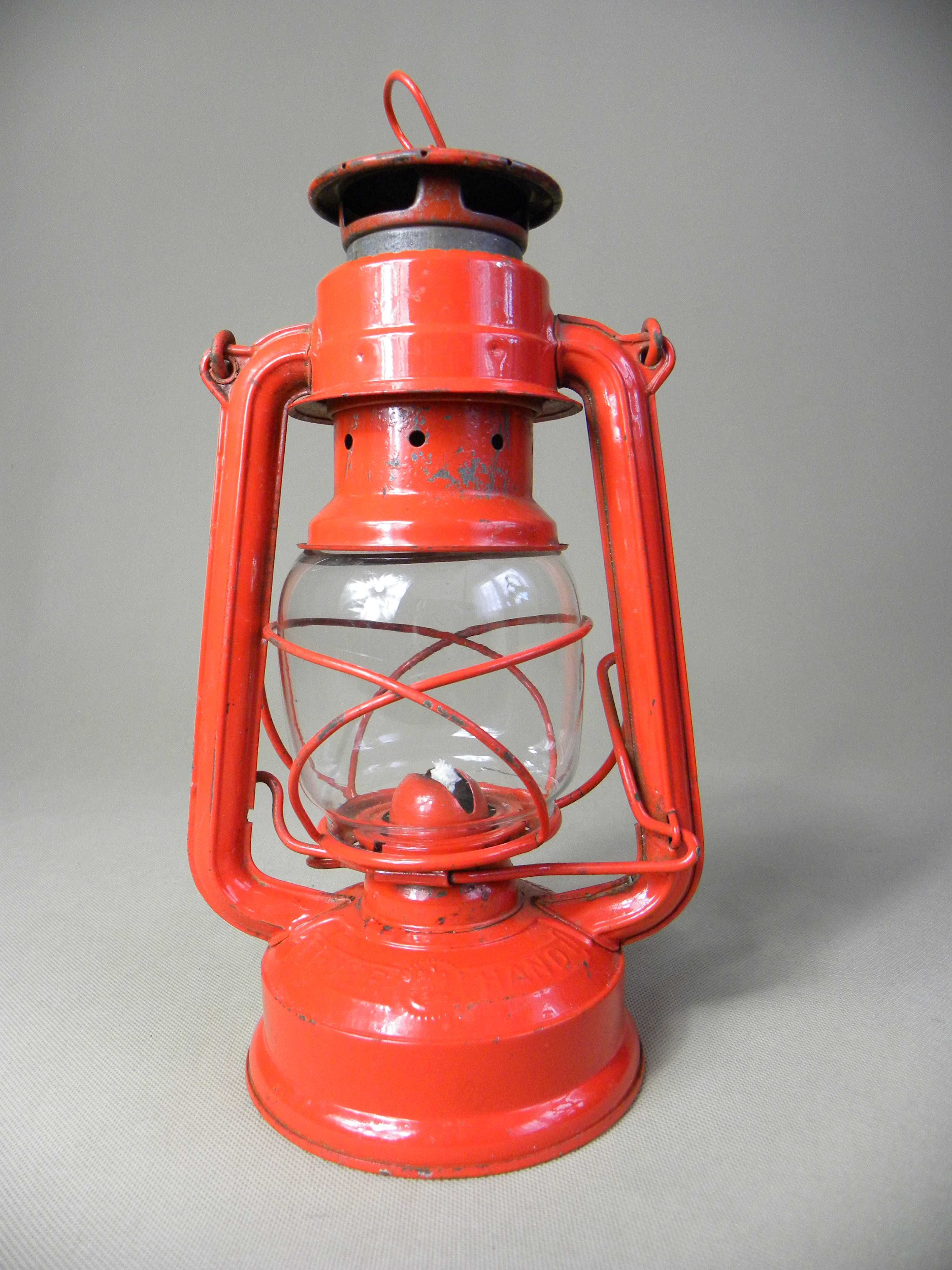 Niemiecka lampa naftowa Feuerhand 275 Western Baby czerwona