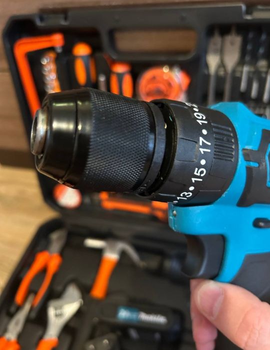 Ударний шуруповерт Макіта 24V 5AH з набором інструментів Makita