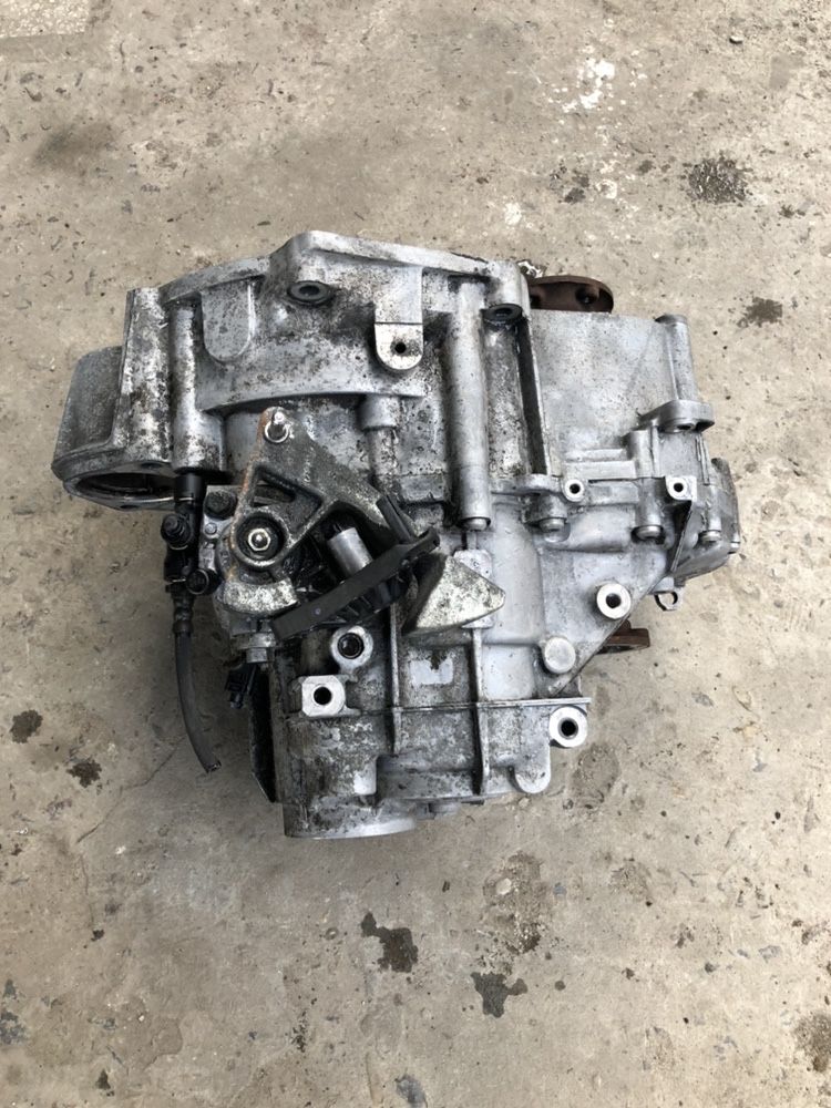 Коробка передач КПП VW  Passat B6 2.0 tdi Ауді а3 Каді гольф шкода а5