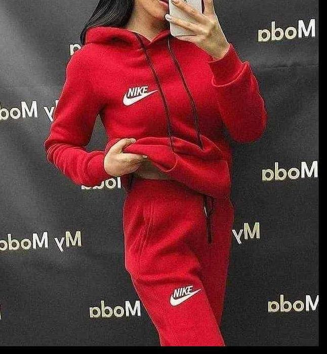 S,XL-Czerwony ocieplany dres damski.