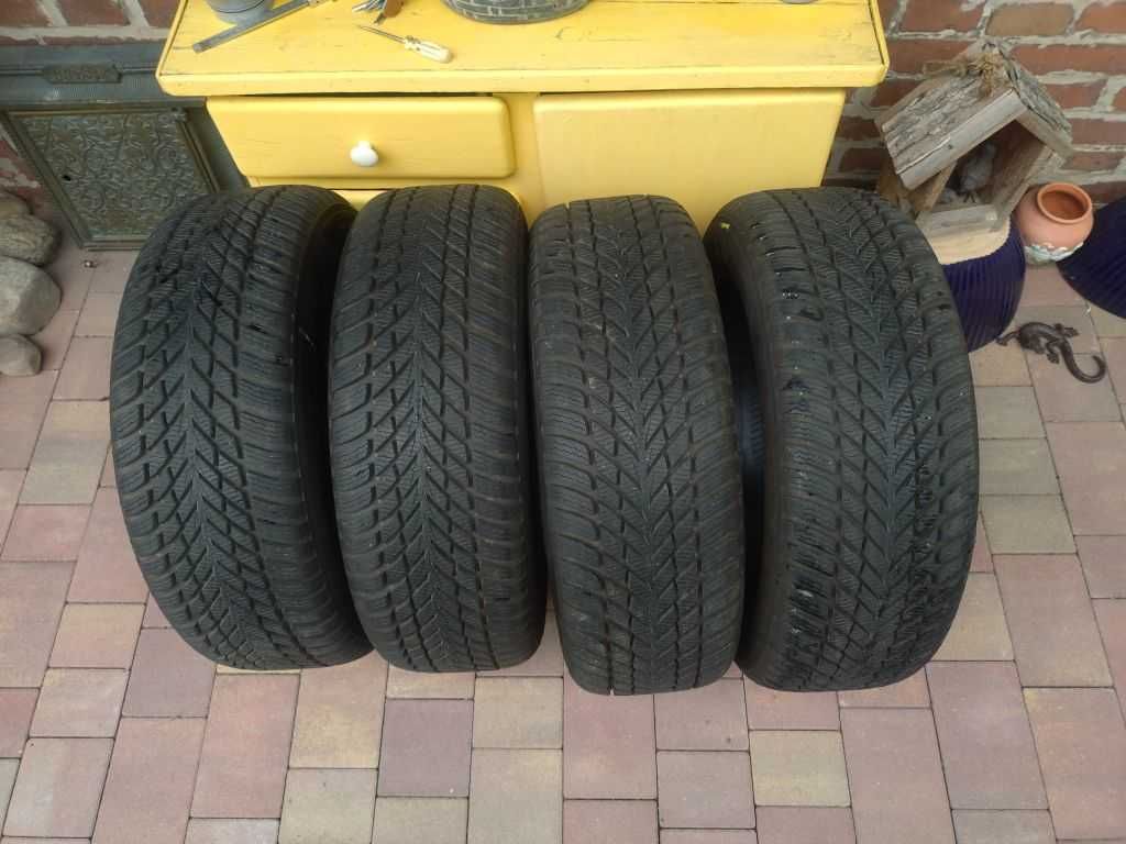 Opony zimowe Nokian Snowproof 205/60 R16 96H