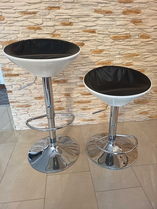 Hokery barowe biało-czarne