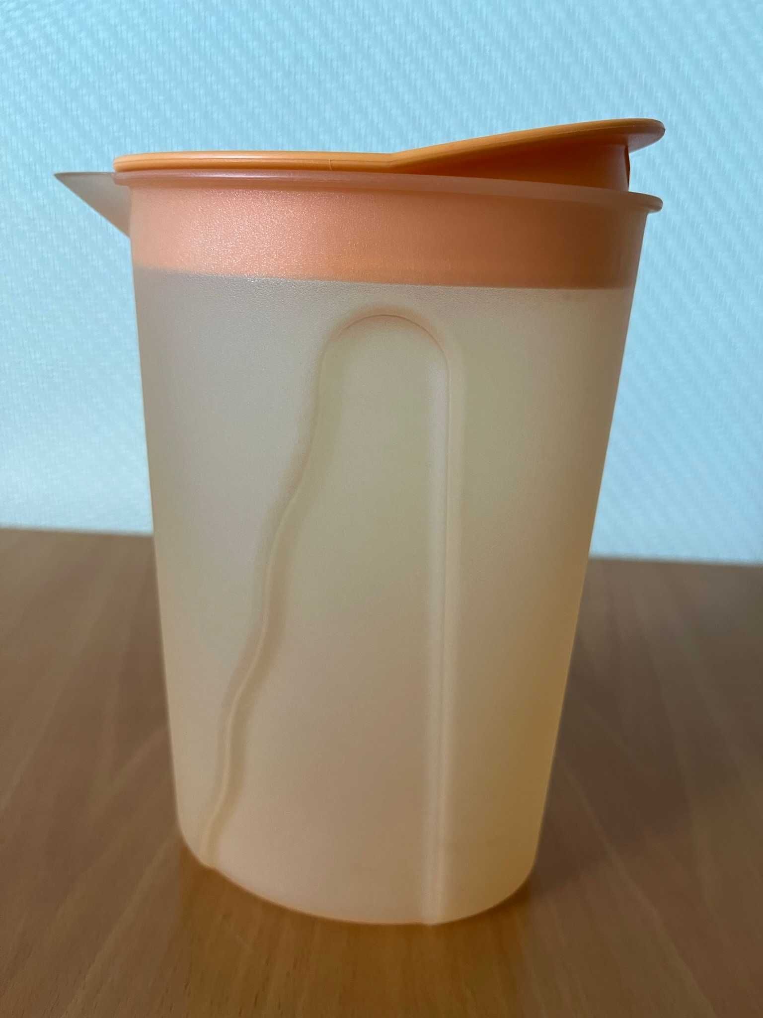 Tupperware – prosty dzbanek na napoje 1 litr