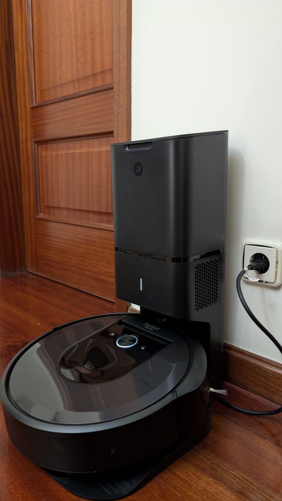 IRobot aspirador Roomba i7+ com estação de esvaziamento automático