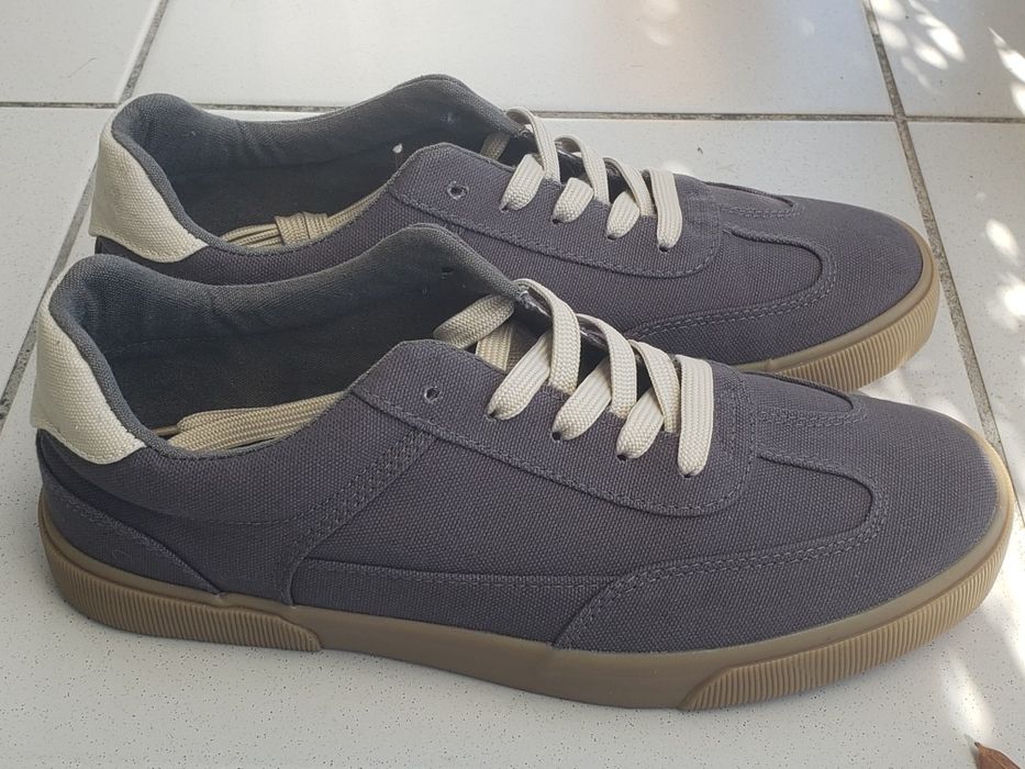 Sapatilhas tipo ténis em lona