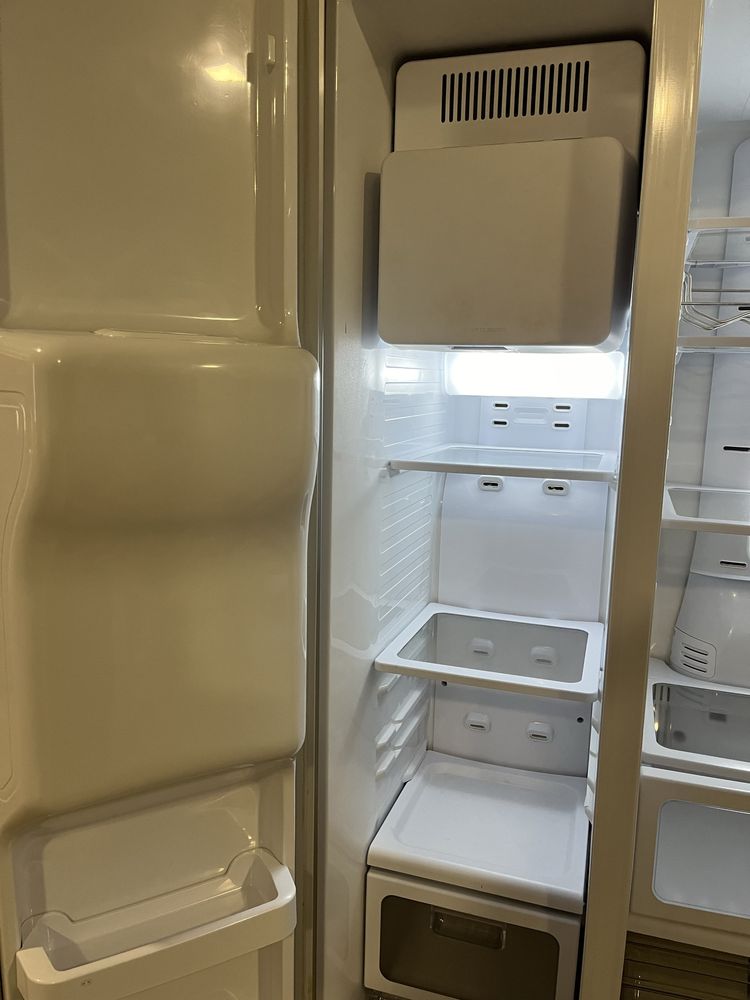 Холодильник Samsung двухдверный сай бай сайд, сухая заморозка Бар Вода