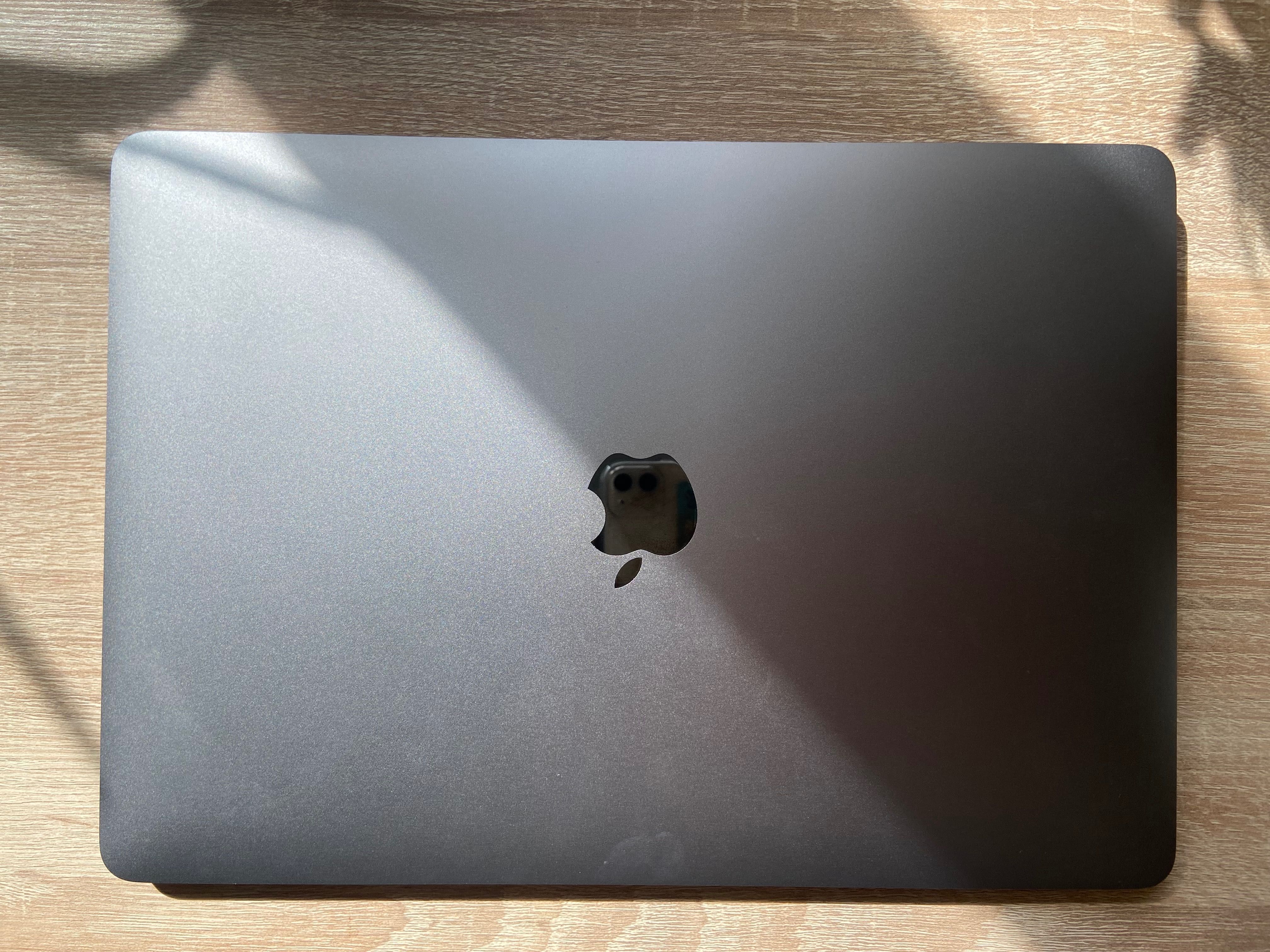 MacBook Air 13.3" Retina M1 16GB RAM 512GB SSD Gwiezdna szarość