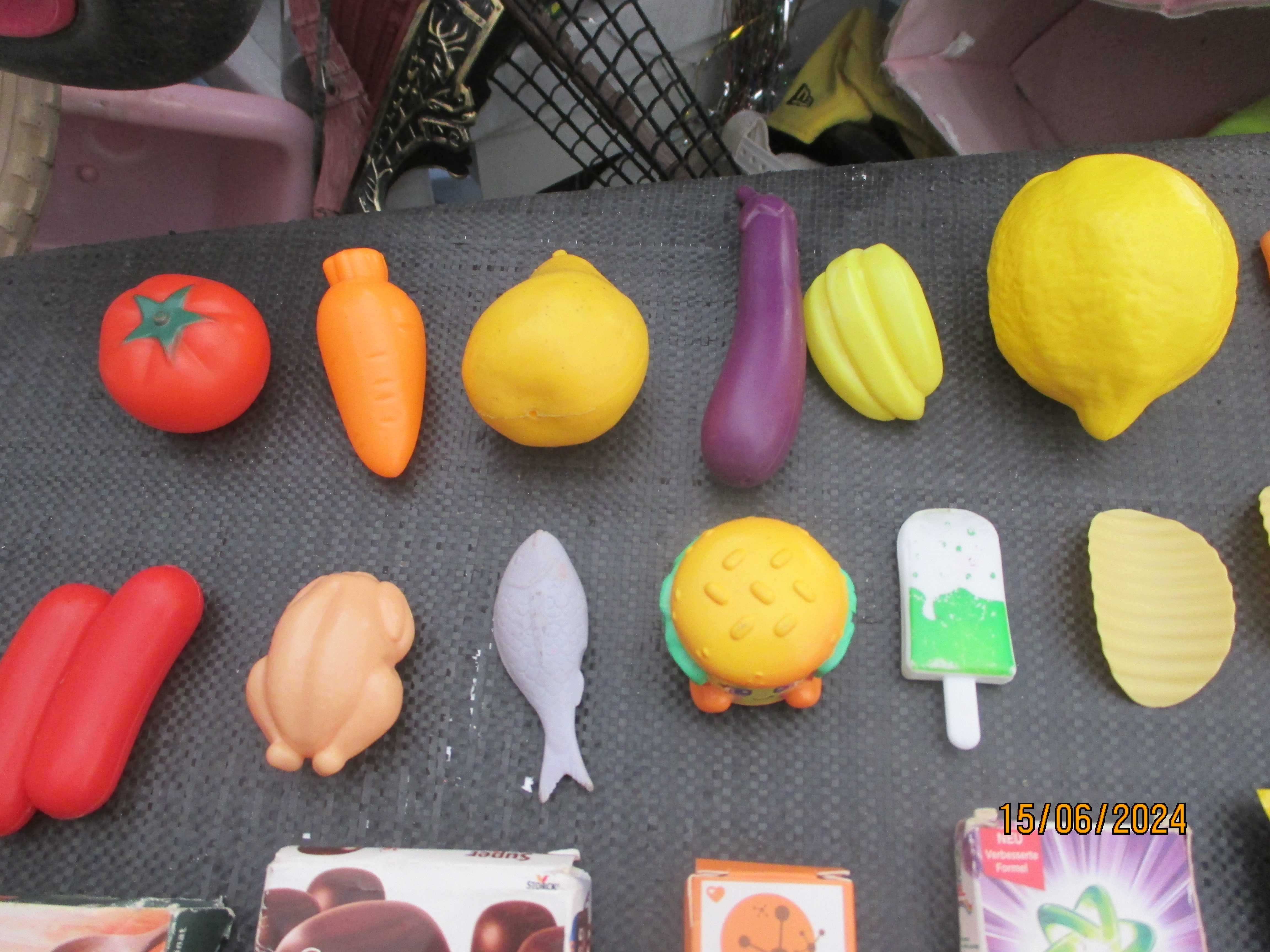 Brinquedos-40 peças de prod. alimentares, talheres e loiça em plástico