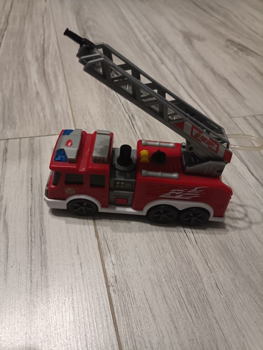 Mały wóz strażacki