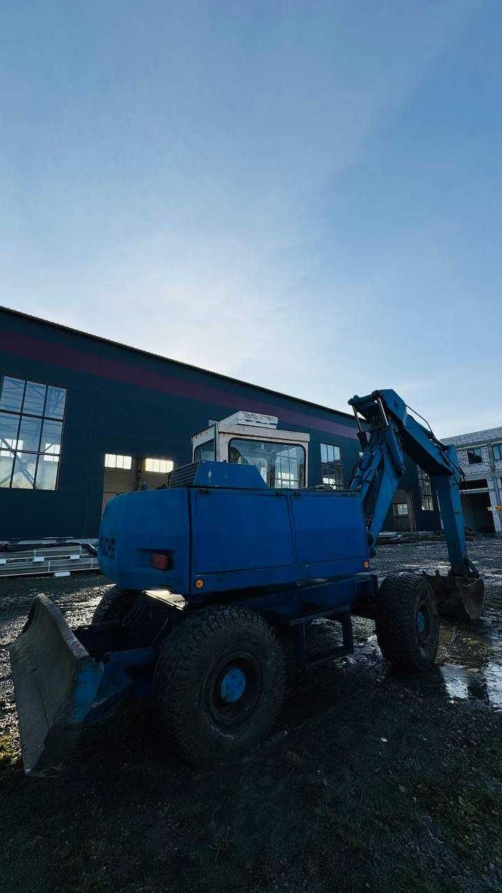 екскаватор, трактор Fuchs