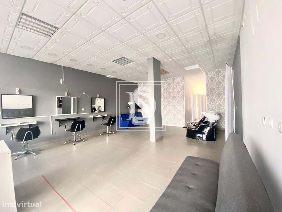 Loja com 77m2 na Moita