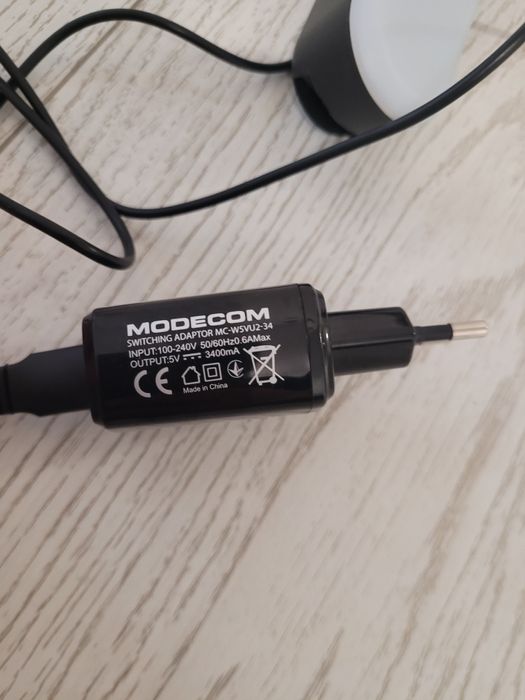 Lasery, listwy LED świecące na różne kolory