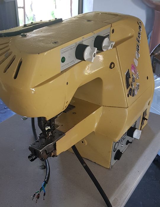 Maquina de orlar modelo com 4