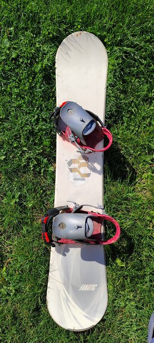 Deska snowboardowa Fanatic 137cm w cenie z wiązaniami