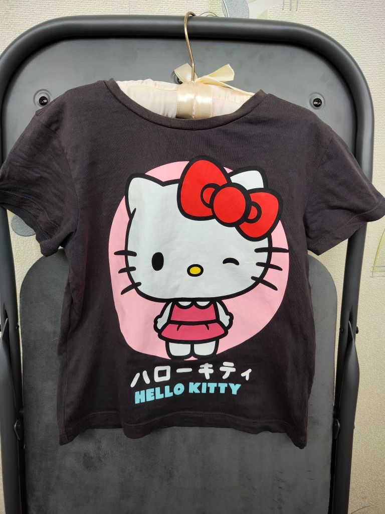 Футболки H&M 98/104, hello kitty, Mickey mouse