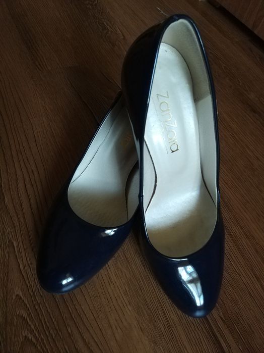 Buty czółenka na słupku granatowe lakierki rozmiar 37