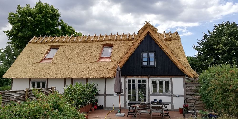 Altany trzcina, strzecha Dach trzcina. huśtawki  bal. Altana strzecha