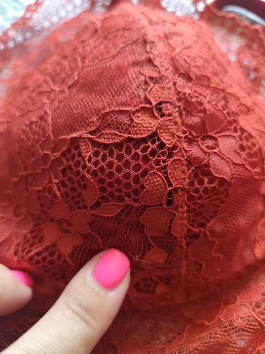 Cropp top cały z koronki na regulowane ramiączka rozm 42/44C. Secret P