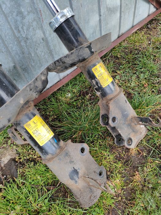 Amortyzatory przód Opel Zafira c