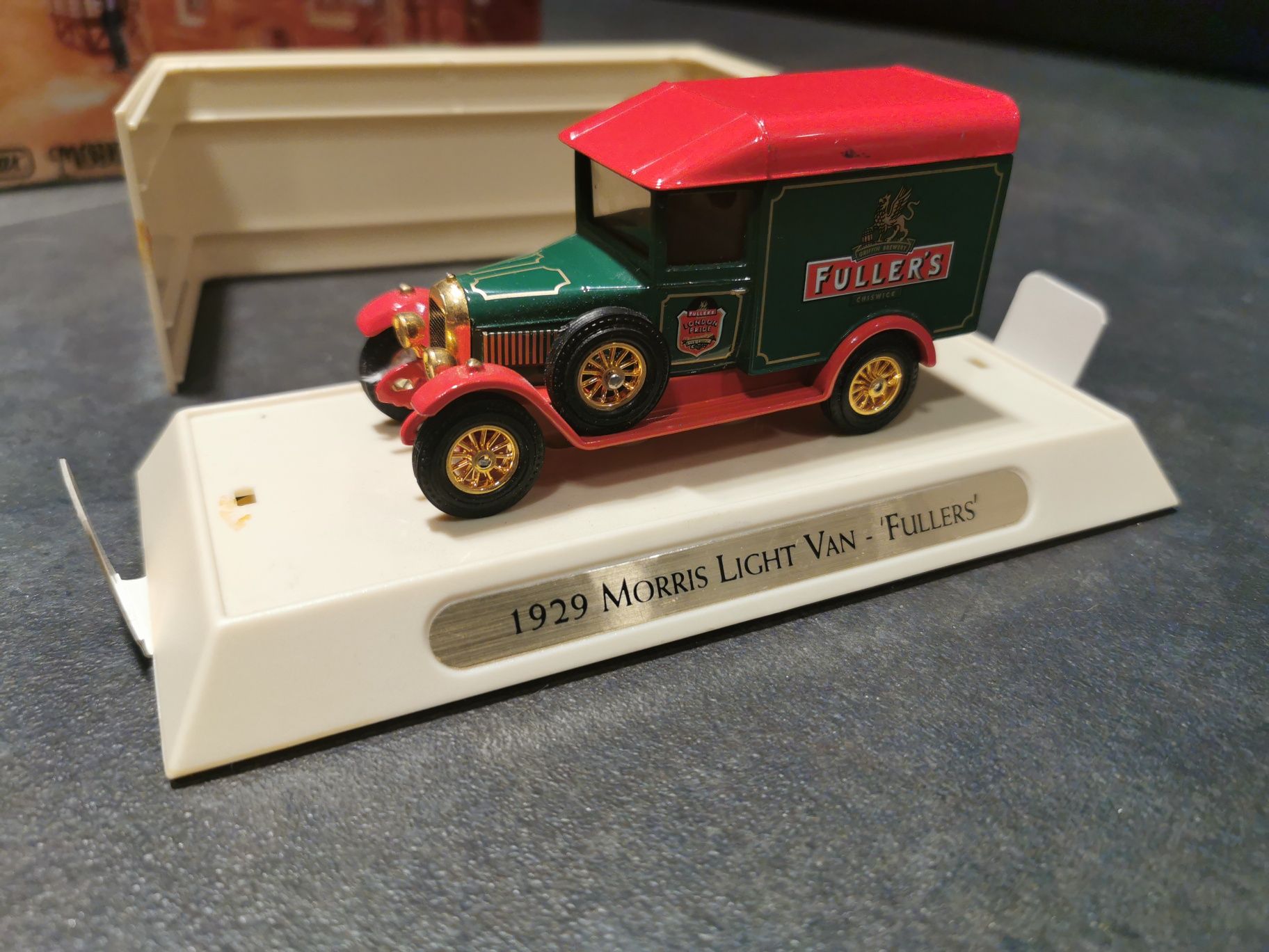 Morris Light Van Fullers Matchbox Models of Yesteryear