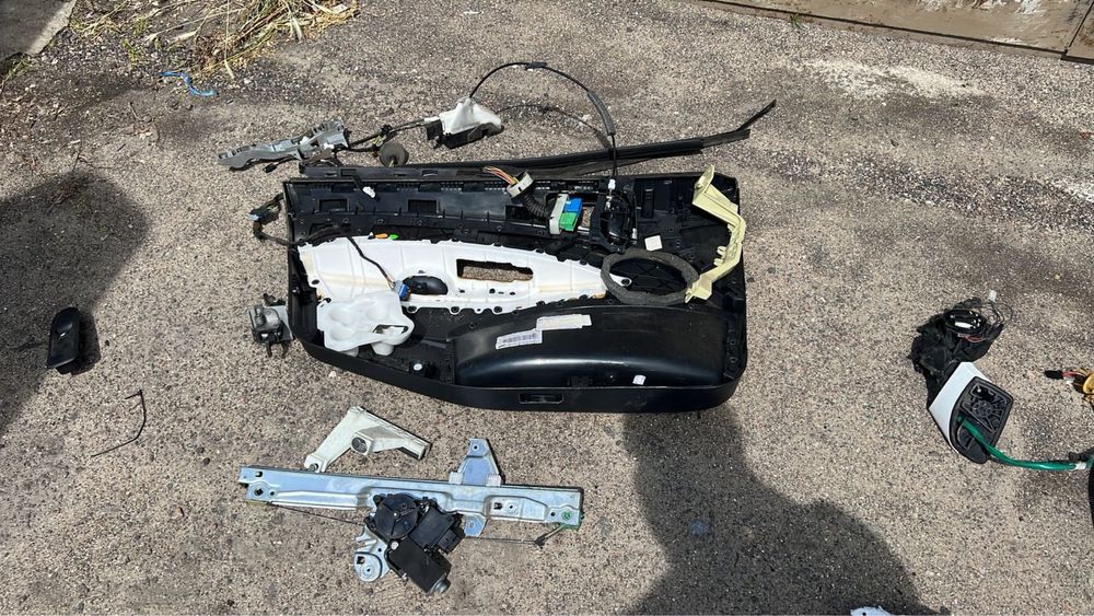 Обшивка двери (начинка) peugeot 308 t7