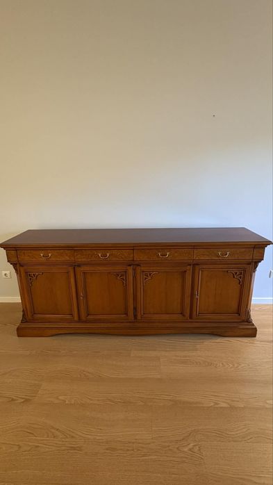 aparador de madeira maciça