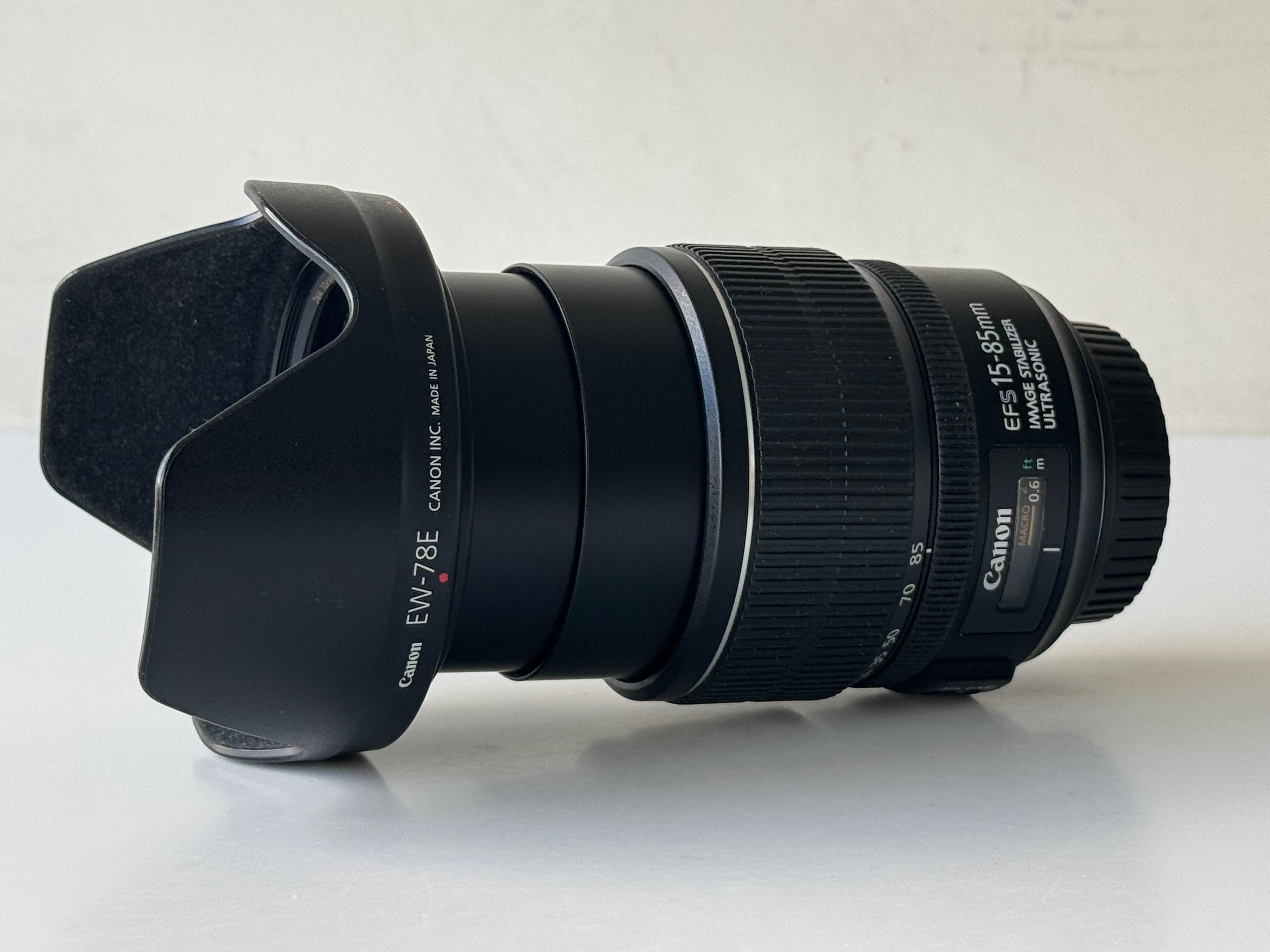 Objetiva Canon EF-S 15-85mm f/3,5-5.6 IS USM
