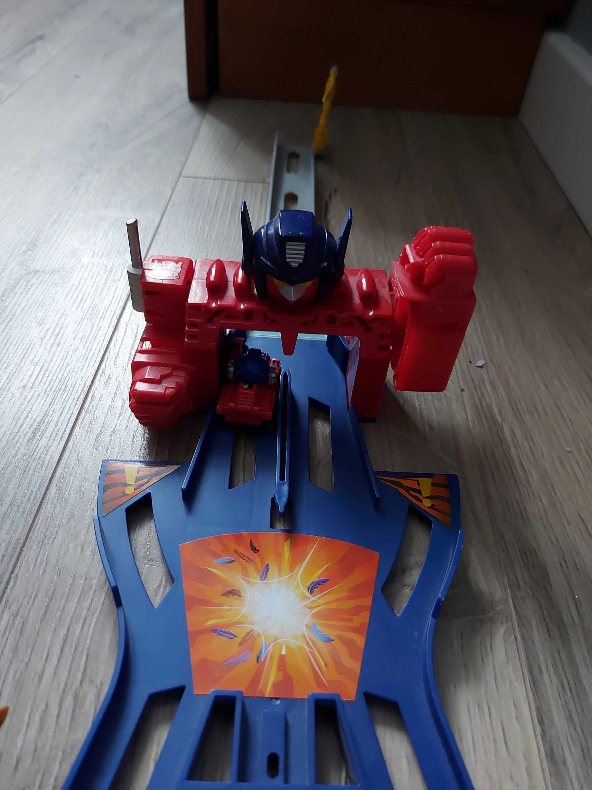 Transformers mala wyrzutnia z samochodzikami