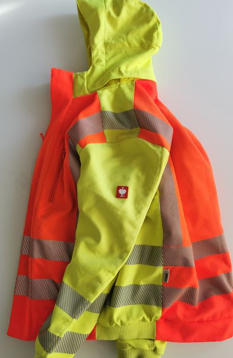 Ostrzrgawcza kurtka softshell zimowa  Engelbert Strauss es motion 2020