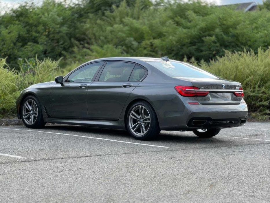 BMW 7 Series 750i xDrive      2016