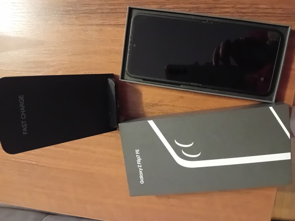Samsung Galaxy Z Flip7 FE