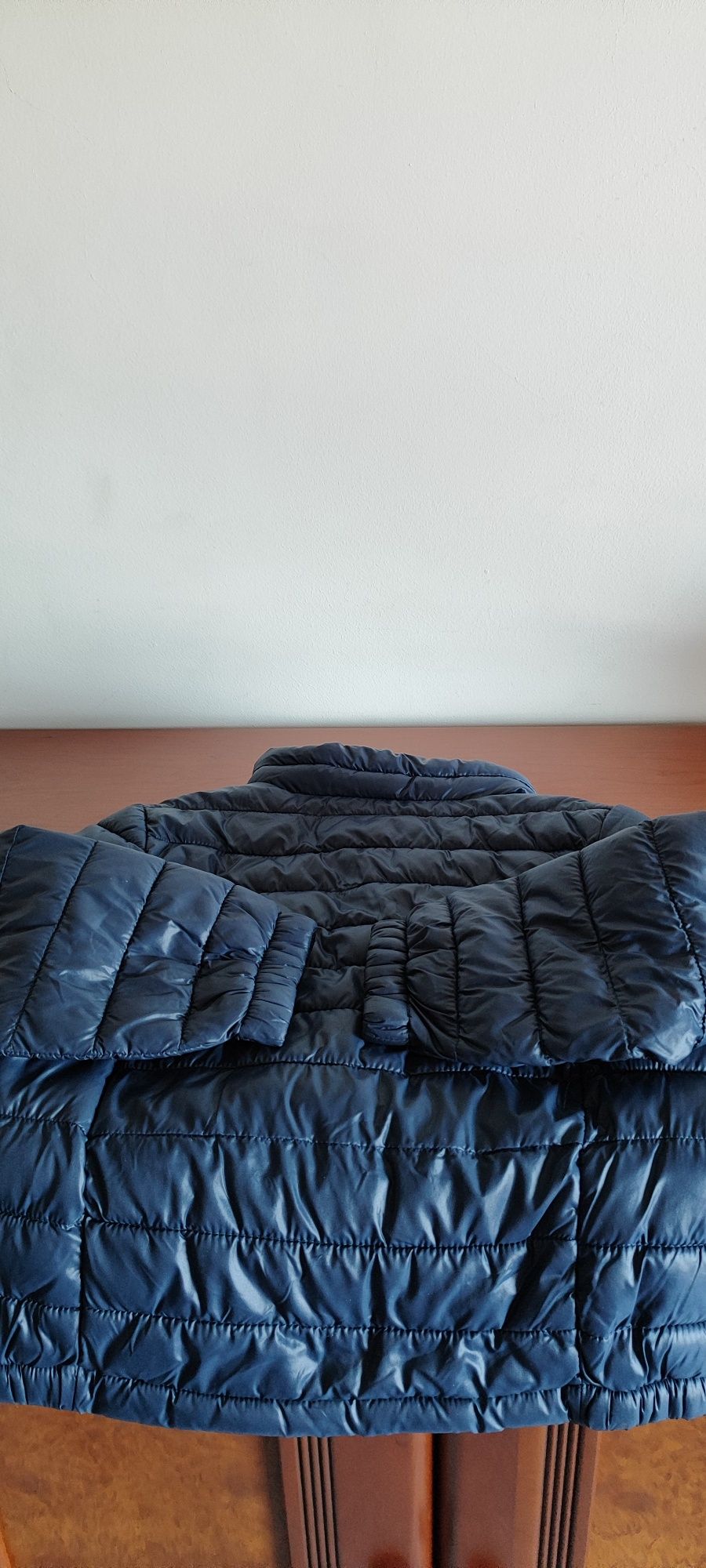 Casaco acolchoado com capuz, como novo.