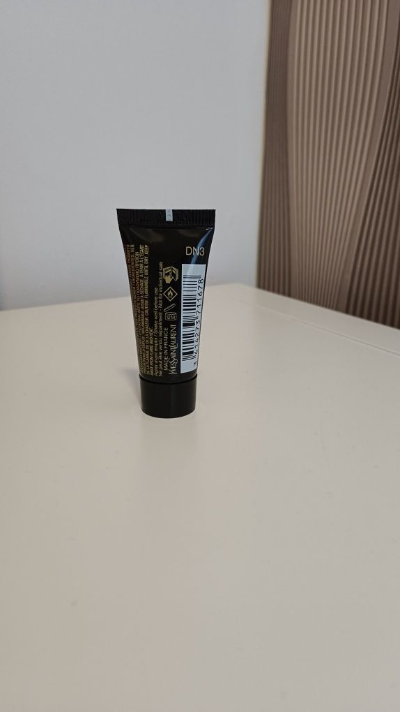 Yves Saint Laurent All Hours Foundation trwały podkład SPF 39, DN3