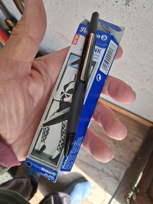 Caneta Esferográfica Pelikan th ink preta