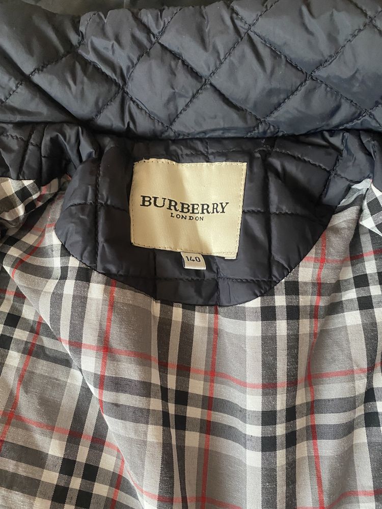 Пальто Burberry, на зріст 140 см.