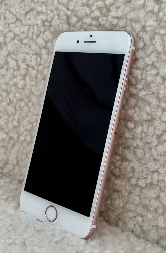 iPhone 6S Model A1688 w kolorze różowym oraz etui