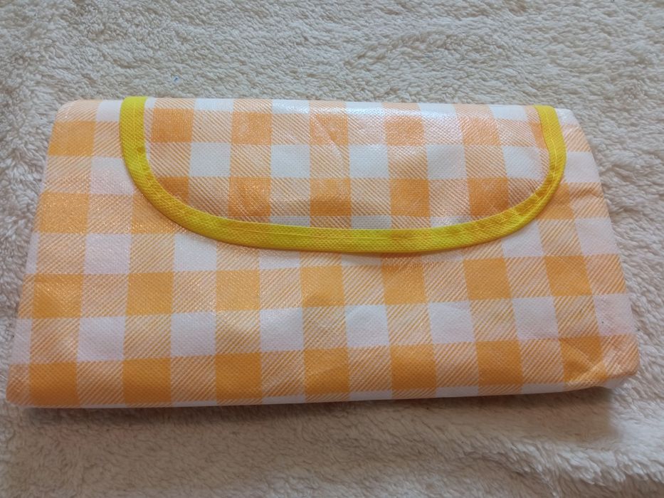 Koc piknikowy żółty w kratkę