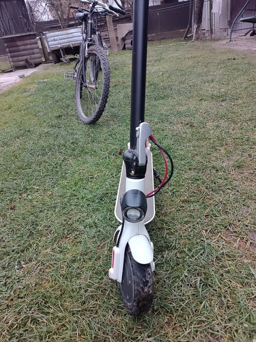 Електросамокат в гарному стані